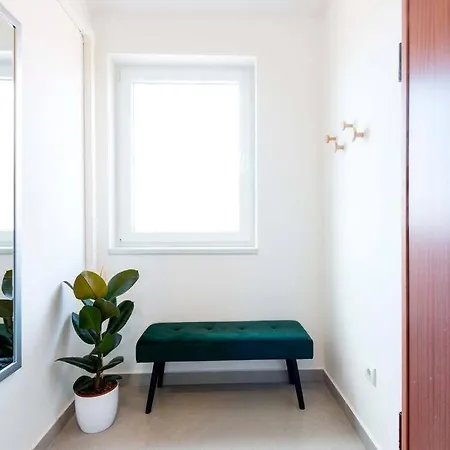 Cozy Apartment With Private Parking Medulin Exteriér fotografie
