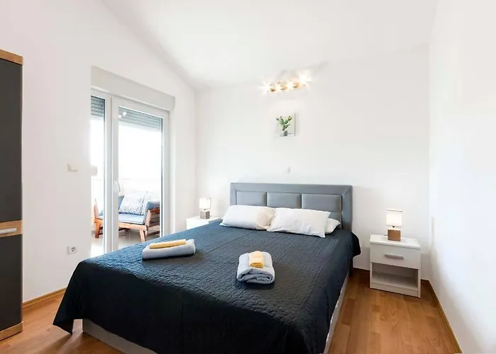 Cozy Apartment With Private Parking Medulin