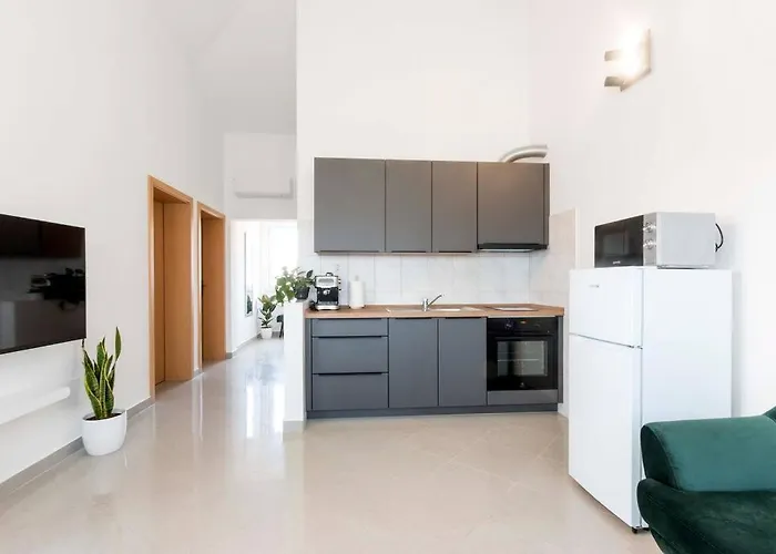 Cozy Apartment With Private Parking Medulin