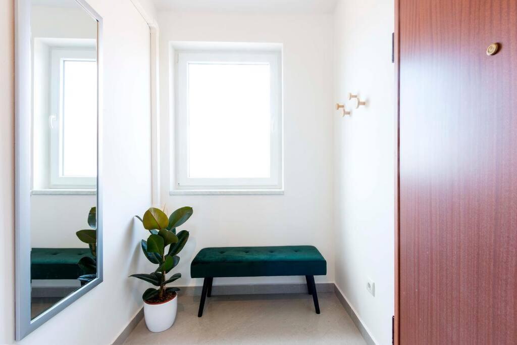 Apartmán Cozy With Private Parking