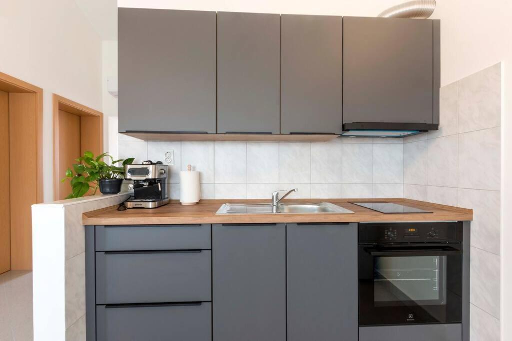 Apartmán Cozy With Private Parking *
